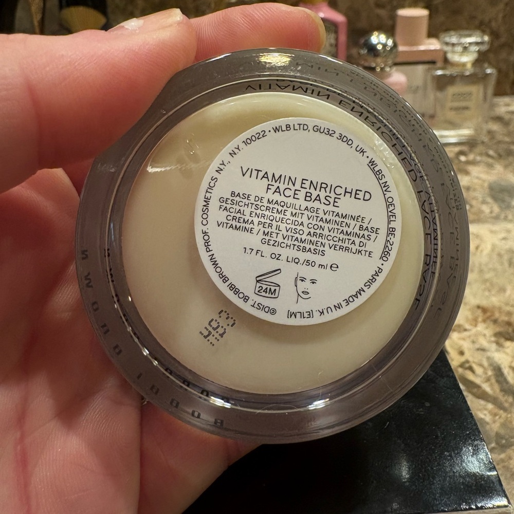 Bobbi Brown Vitamin Enriched Face Base Duo - 2 1.7 oz Jars - Picture 4 of 5